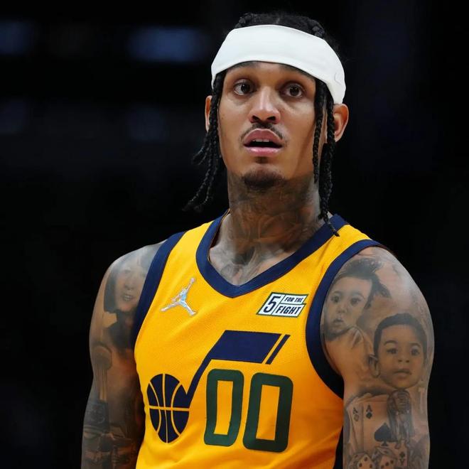 包含冲刺阶段犹他爵士调整名单以备欧联，回应争议环节打磨，信心回归，团队化学反应显著的词条